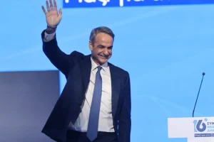 Μητσοτάκης στο 16ο συνέδριο της ΝΔ: Στις επόμενες κάλπες, το δίλημμα δεν είναι «Μητσοτάκης ή χάος», αλλά «Μητσοτάκης ή Ανδρουλάκης, Τσίπρας ή οποιοσδήποτε άλλος»