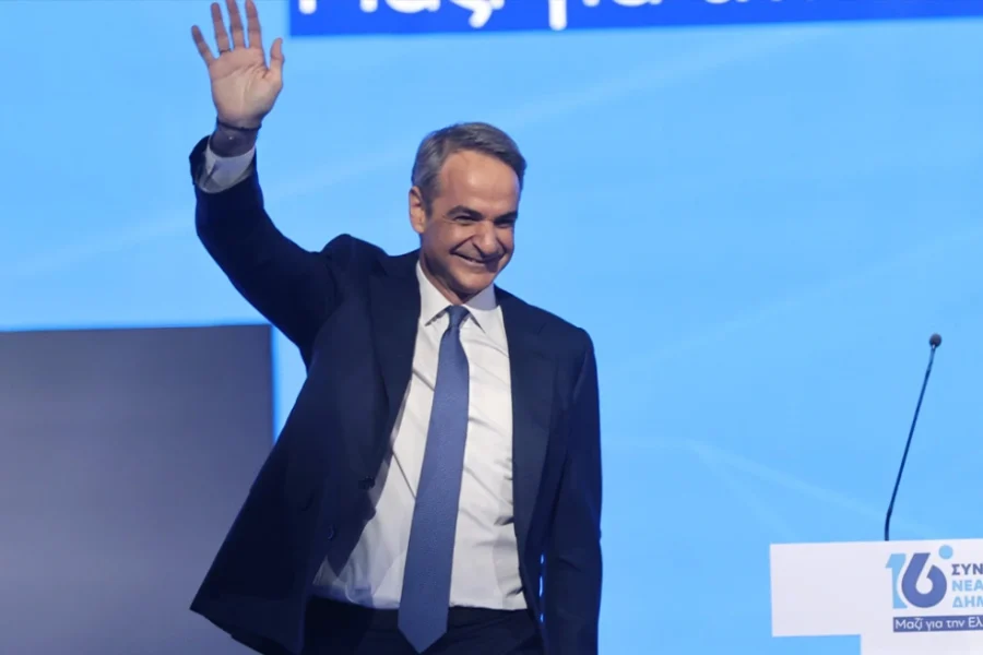 Μητσοτάκης στο 16ο συνέδριο της ΝΔ: Στις επόμενες κάλπες, το δίλημμα δεν είναι «Μητσοτάκης ή χάος», αλλά «Μητσοτάκης ή Ανδρουλάκης, Τσίπρας ή οποιοσδήποτε άλλος»