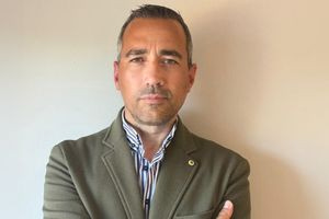 Όταν ο νέος αναπληρωτής εκπρόσωπος της ΕΛ.Α.Σ. καθύβριζε τον Τσίπρα: «Είσαι καραγκιόζης, ο πιο ανεπανάληπτος ψεύτης πολιτικός»