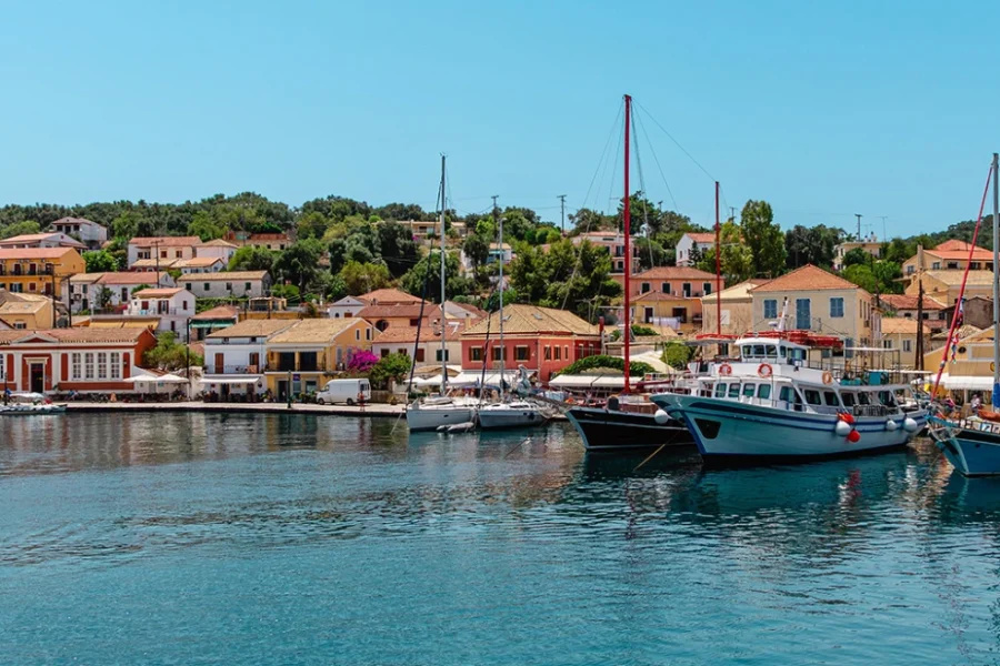 Μηχανική βλάβη σε ιπτάμενο δελφίνι που πήγαινε στους Παξούς