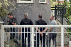 Οικογενειακό δράμα στη Θεσσαλονίκη: Πώς σκότωσε ο 30χρονος τον 67χρονο πατέρα του, τα ευρήματα στο σπίτι του φονικού
