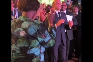 Viral ο Εμανουέλ Μακρόν: Χόρεψε «Jerusalema» στο Ναϊρόμπι