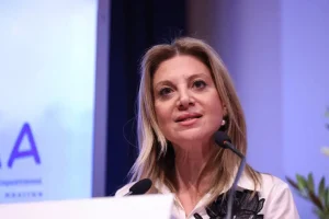 Κύκλοι Καρυστιανού κατά Λιάγκα: Στην εκδήλωση της «Ελπίδας για τη Δημοκρατία» είδε μόνο γραφικούς και ψεκασμένους