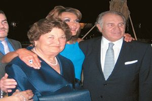 Ινκόγκνιτο για λίγες ώρες στο Ηράκλειο ο Θεόδωρος Αγγελόπουλος για συμπαράσταση στη σύζυγό του, Γιάννα