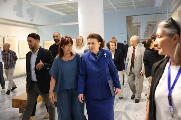 Εγκαινιάστηκε η έκθεση «Γραφή από Φως» από τη Λίνα Μενδώνη