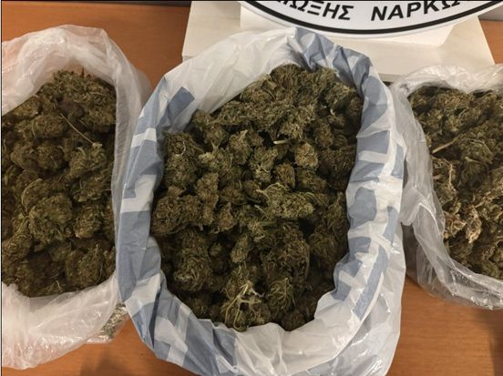 Στο «στόχαστρο» της Δίωξης 38χρονη διακινήτρια ναρκωτικών – Δεν πρόλαβαν να “σπρώξουν” στην αγορά 565 γραμ. κάνναβης