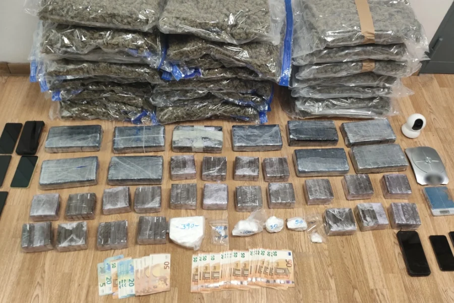 Συνελήφθησαν 3 άτομα για διακίνηση ναρκωτικών στην Αττική