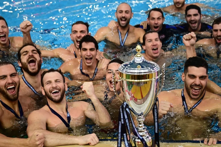 Πόλο: Η απονομή του πρωταθλήματος στον Ολυμπιακό