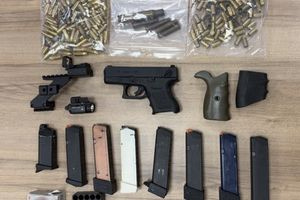 Χειροπέδες σε 38χρονο με όπλα και φυσίγγια