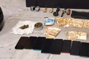 Στη φάκα “αετονύχηδες” που παρίσταναν τεχνικούς του ΔΕΔΔΗΕ με λεία 62.000 ευρώ στην Κρήτη – Είχαν διαπράξει 6 απάτες και μια απόπειρα