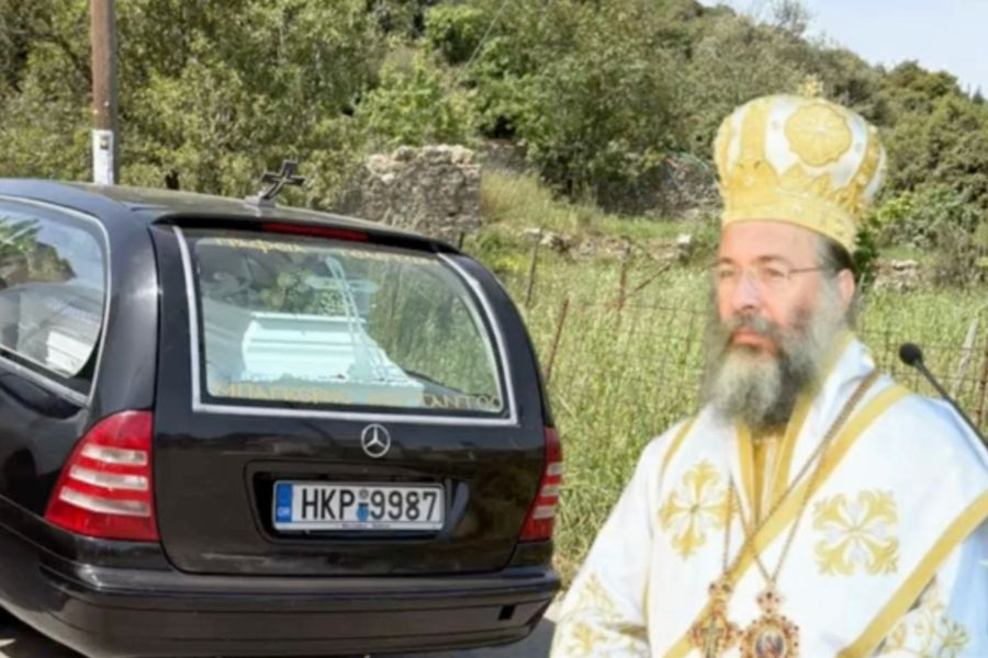 (ΒΙΝΤΕΟ) Έγκλημα στην Αμμουδάρα: «Στην αγκαλιά της Παναγίας δεν θα κινδυνεύσεις από κανέναν» – Συγκίνησαν τα λόγια του Δεσπότη στην κηδεία του 21χρονου