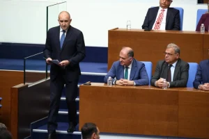 Και τυπικά πρωθυπουργός της Βουλγαρίας ο Ράντεφ, μετά τη σαρωτική νίκη στις εκλογές