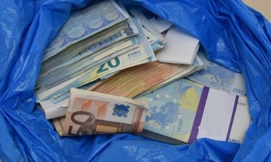 Θύμα απάτης και κλοπής μια 66χρονη στην Κρήτη – Έβγαλε τα λεφτά στο δρόμο και της τα άρπαξαν όταν κατάλαβε πως δεν υπάρχει ΔΕΔΔΗΕ!