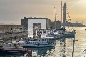 (ΦΩΤΟ) Ηράκλειο: Συναγερμός για φωτιά σε ιστιοφόρο