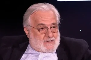 Γιάννης Σμαραγδής: Ο Θεόδωρος Κολοκοτρώνης ήταν κλέφτης, μισθοφόρος και με τα σημερινά δεδομένα μπράβος