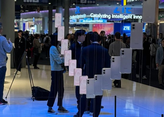 Smart phone: Πάνω από 5,3 δισ. αχρησιμοποίητες συσκευές – Γιατί οι καταναλωτές κρατούν τα κινητά τους στα συρτάρια