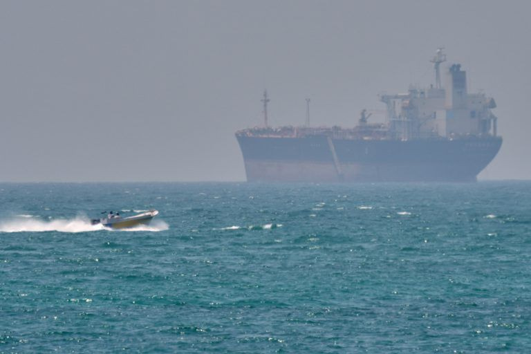 Μηχανισμό διέλευσης από τα Στενά του Ορμούζ θα ανακοινώσει η Τεχεράνη