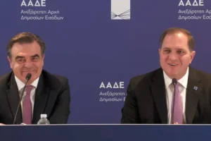 «Το πάρτι για τους επιτήδειους τελείωσε»: Μήνυμα από Σχοινά-Πιτσιλή για τη μετάβαση του ΟΠΕΚΕΠΕ στην ΑΑΔΕ