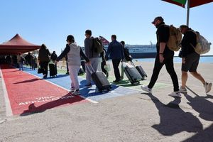«Βουλιάζουν τα νησιά του Ανατολικού Αιγαίου από τους Τούρκους τουρίστες