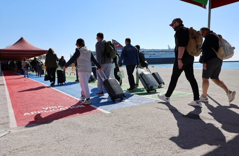 «Βουλιάζουν τα νησιά του Ανατολικού Αιγαίου από τους Τούρκους τουρίστες