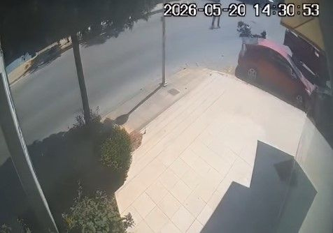 (ΒΙΝΤΕΟ) Σοβαρό τροχαίο στο Ηράκλειο – Το κράνος έσωσε τον οδηγό της μηχανής
