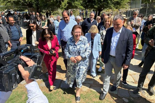 Αναμνηστική πινακίδα στην Αρχαία Ζώμινθο – Λ. Μενδώνη: Πολύ σημαντική εθνική επιτυχία η ένταξη των μινωικών ανακτορικών κέντρων στον κατάλογο της UNESCO