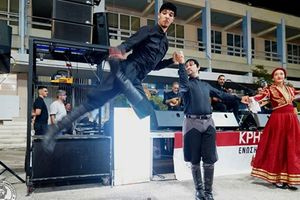 Ένα αυθεντικό κρητικό αντάμωμα στο Μαρούσι: Παραδοσιακό γλέντι με τον Ψαρογιώργη