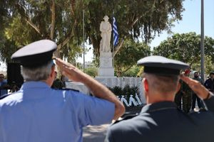 Τελετή-εκδήλωση μνήμης στον Άγνωστο Στρατιώτη για τους Ομήρους στη «Στοά Μακάσι» από την Περιφερειακή Ενότητα Ηρακλείου