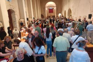 Πλήθος πιστών στην εορτή Πέτρου και Παύλου χοροστατούντος του Αρχιεπισκόπου Κρήτης στον Ενετικό Ναό των Δομινικανών!