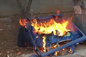 Χειροπέδες σε 50χρονο για φωτιά σε κάδο ανακύκλωσης στην Καλαμαριά