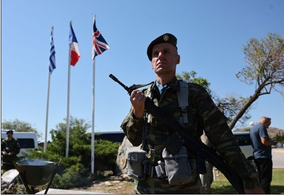 Με επιμνημόσυνη δέηση και κατάθεση στεφάνων από τις Αρχές τιμήθηκε η μνήμη των Αντιστασιακών στο σαμποτάζ του αεροδρομίου Ηρακλείου τον Ιούνιο του 1942