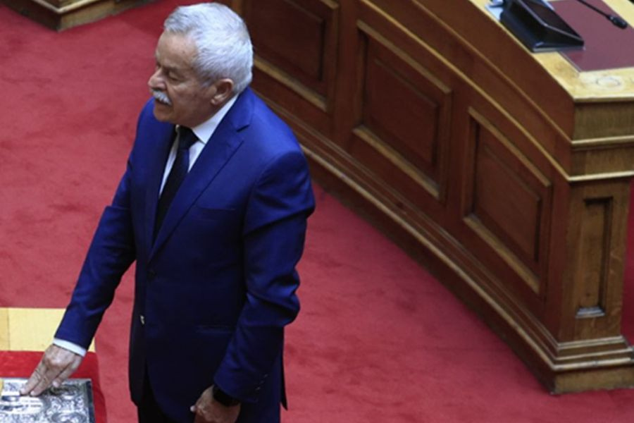 Βουλή: Ορκίστηκε βουλευτής ο Κωνσταντίνος Κόλλιας