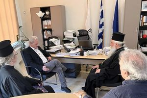 Επίσκεψη του Σεβασμιώτατου Αρχιεπισκόπου Σινά Συμεών στον Δήμαρχο Ηρακλείου Αλέξη Καλοκαιρινό