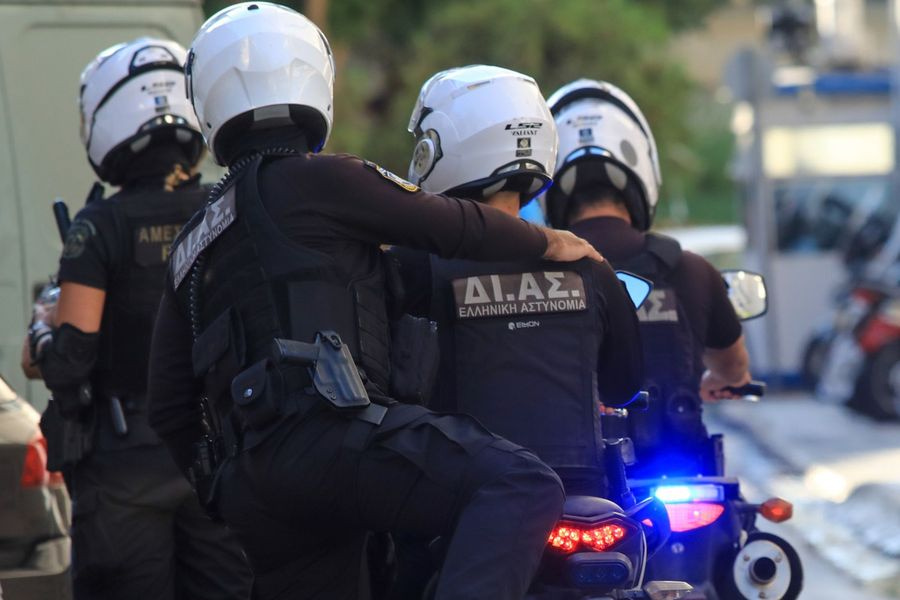 Στο αστυνομικό τμήμα για όση ώρα θα αγωνίζεται η ομάδα τους! – Η τιμωρία τριών νεαρών που επιτέθηκαν σε φίλαθλο
