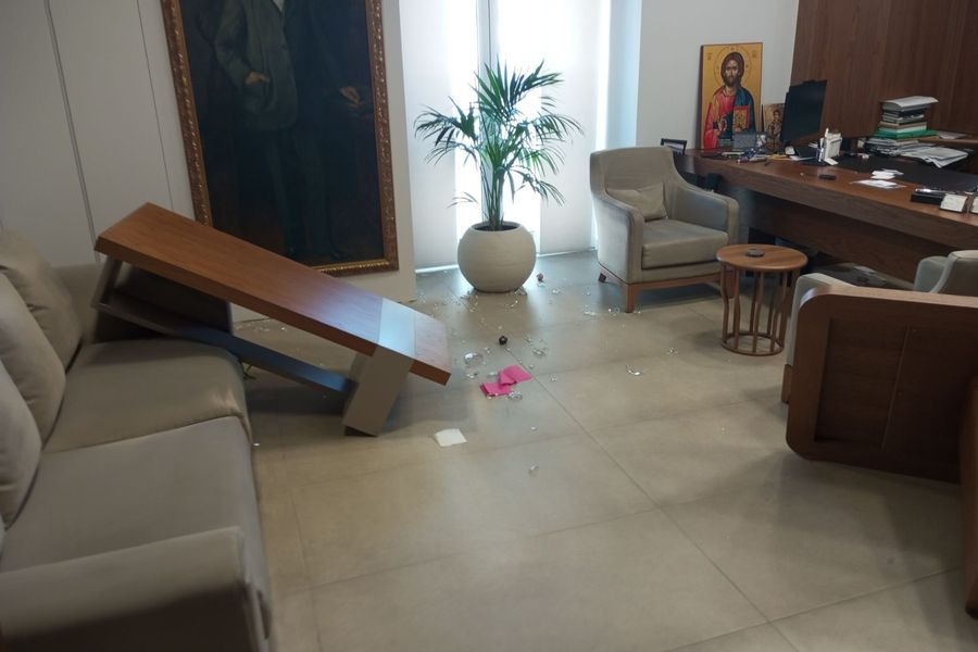 Αναστάτωση στο Δημαρχείο Ρεθύμνου – Άντρας προκάλεσε ζημιές στο γραφείο του Δημάρχου