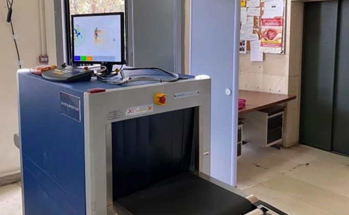 Πέρασε το κατώφλι της Αστυνομίας με σουγιάδες στην τσέπη
