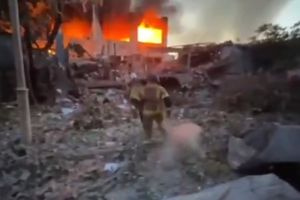 Τουλάχιστον 8 νεκροί, δεκάδες τραυματίες στη νυχτερινή επίθεση της Ρωσίας στην Ουκρανία