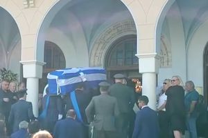 Το τελευταίο «αντίο» στον Νίκο Ταγαρά, παρουσία του Κυρ. Μητσοτάκη στην Κόρινθο