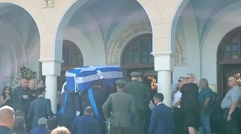 Το τελευταίο «αντίο» στον Νίκο Ταγαρά, παρουσία του Κυρ. Μητσοτάκη στην Κόρινθο