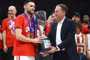 Παπανικολάου: Αφιερώνω τον τίτλο στα κοριτσάκια μου, θέλω να συνεχίσω στον Ολυμπιακό
