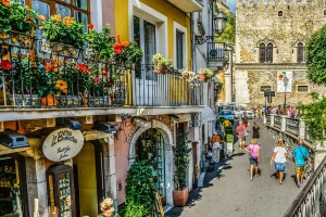 Η Κρήτη σε απόσταση αναπνοής από τη Σικελία στα βραβεία αναγνωστών του Conde Nast Traveller