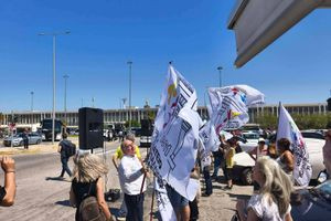 Αεροδρόμιο: Διαμαρτυρία εργαζομένων στον τουρισμό-επισιτισμό- «Θα συνεχίσουμε τον αγώνα για μια αξιοπρεπή ζωή»