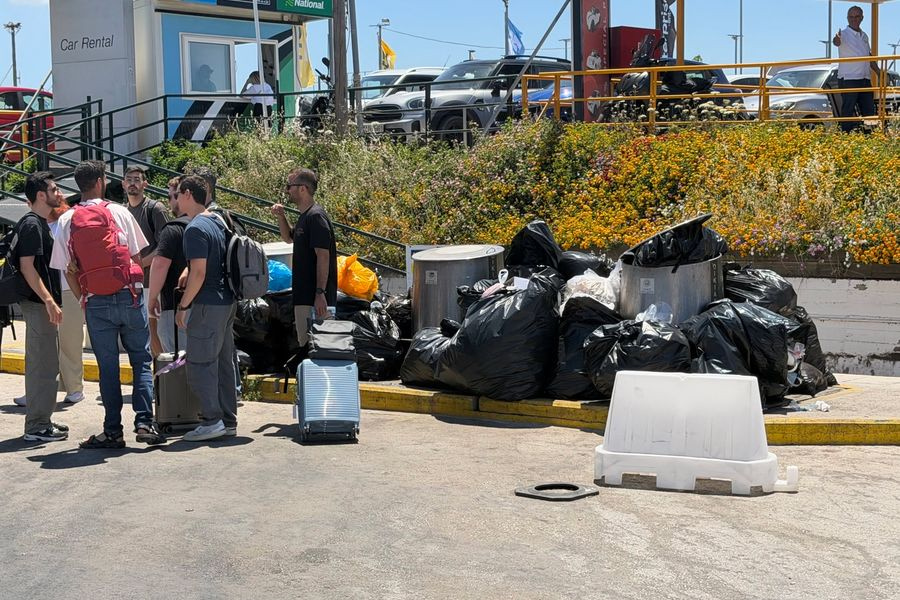 Τουριστικοί πράκτορες: Προσέλαβαν προσωπικό για τα σκουπίδια στο αεροδρόμιο-Ο καθαρισμός από τον Δήμο δεν επαρκούσε