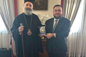 Συνάντηση του προέδρου του Συλλόγου Κρητών Σίδνεϊ και Νέας Νότιας Ουαλίας με τον Αρχιεπίσκοπο Μακάριο
