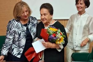 Μοτίβα και σύμβολα υφαντών στη Συλλογή της Θεανώς Μεταξά