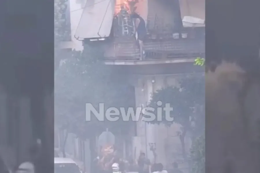 Καλλιθέα: Συγκινεί η 75χρονη που σώθηκε από τις φλόγες πηδώντας πάνω στον κόσμο – «Χίλια ευχαριστώ σε όλους»