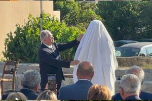 Στ. Αρναουτάκης: «Υλική αποτύπωση συλλογικής ευγνωμοσύνης τα αποκαλυπτήρια της προτομής του Νίκου Παπαδάκη»