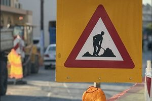 Συνεχίζονται στην κάθοδο της Λ. Δημοκρατίας και στις οδούς Δωδεκανήσου, Σκεπετζή, Σκαβοκάμπου και Μηνά Γεωργιάδη οι εργασίες αντικατάστασης του δικτύου ύδρευσης της ΔΕΥΑΗ