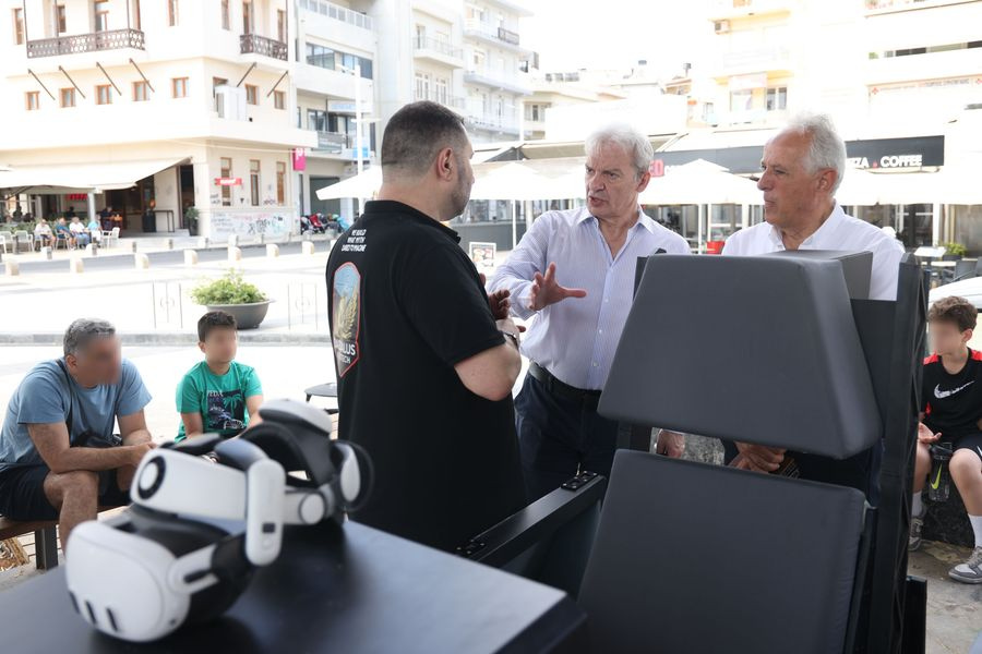 Πόλος έλξης ο προσομοιωτής πτήσης του F-35 στην Πλατεία Ελευθερίας