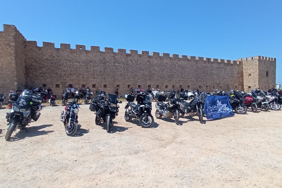Δίτροχες “καλλονές” στο Φραγκοκάστελλο για την ενίσχυση του αγώνα του Μάνου (φωτογραφίες)
